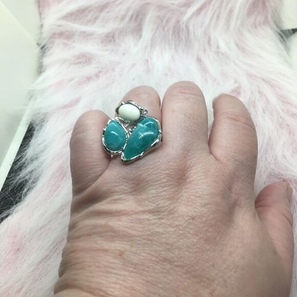 Turquoise and white Ring - Picture 3 of 3